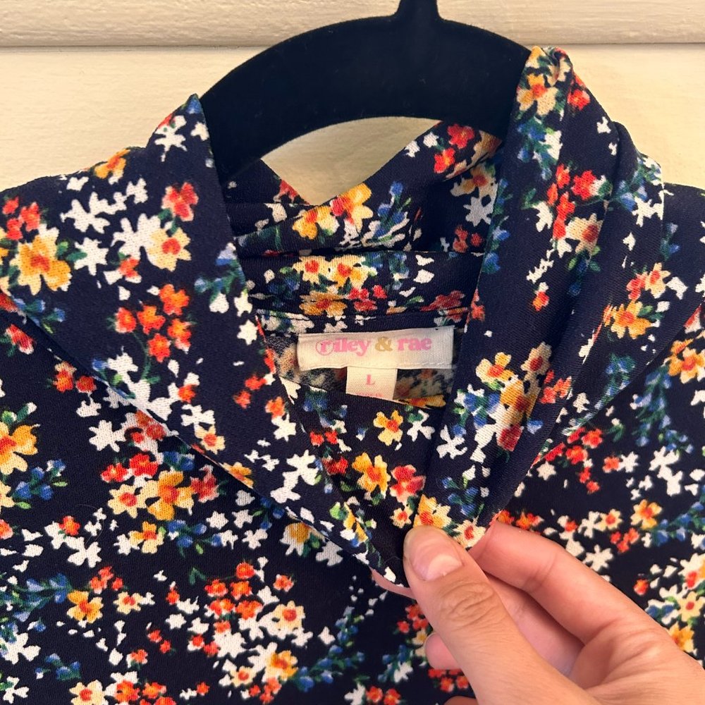 Floral Riley & Rae Sleeveless Top Size Large - Picture 2 of 2